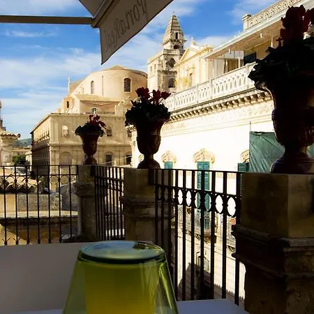 Porta Reale Hotel 4*